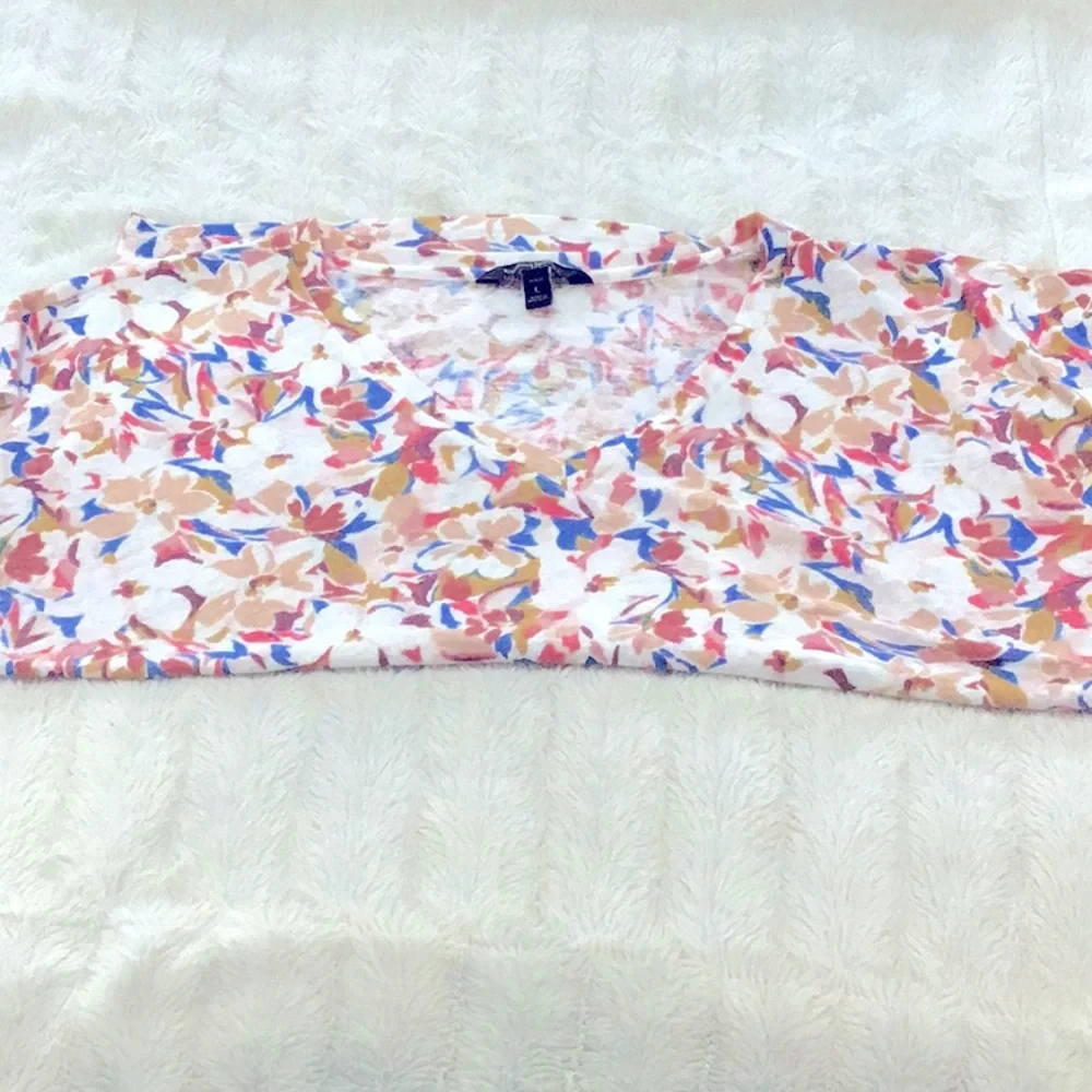 Banana Republic Floral Tee Size Large! Good condition! - Picture 5 of 6